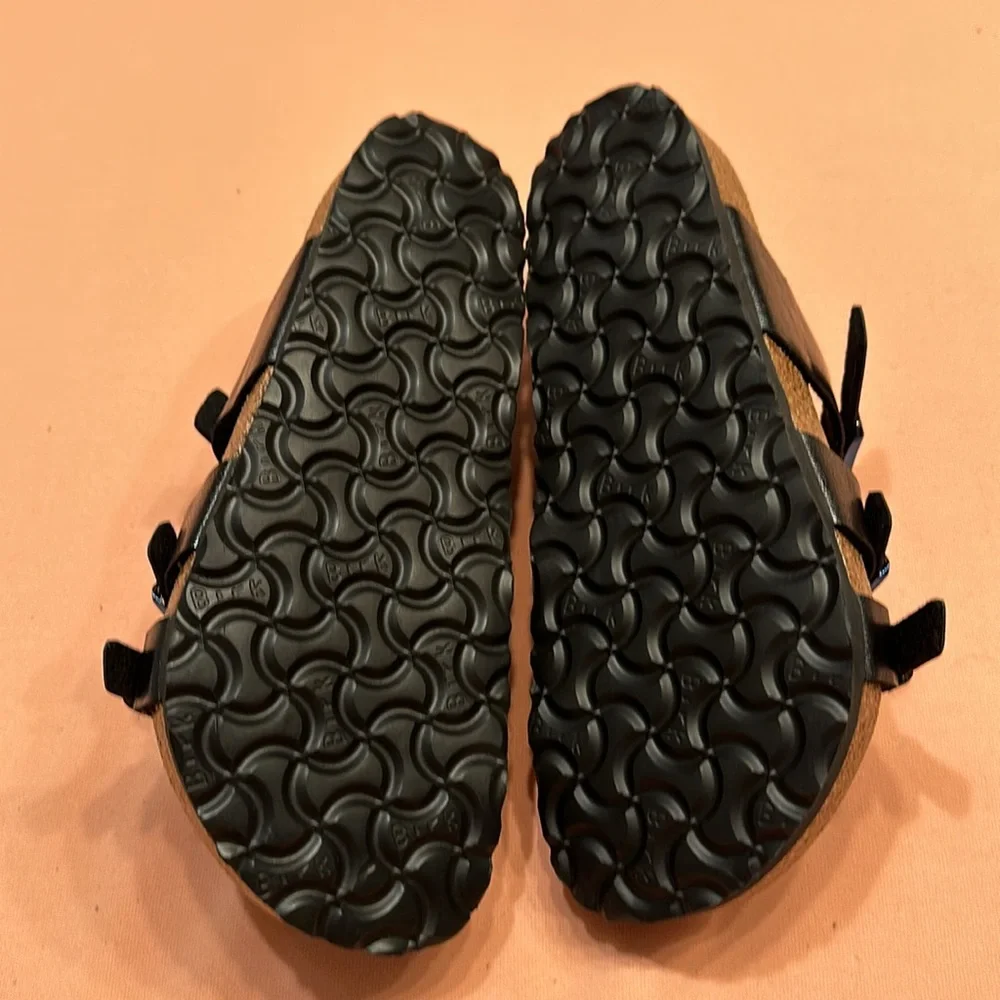 New Birkenstock Franca sandals. Black.  Size 38.